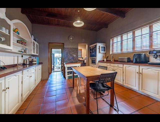 4 BEDROOM HOUSE FOR SALE IN BOSTON